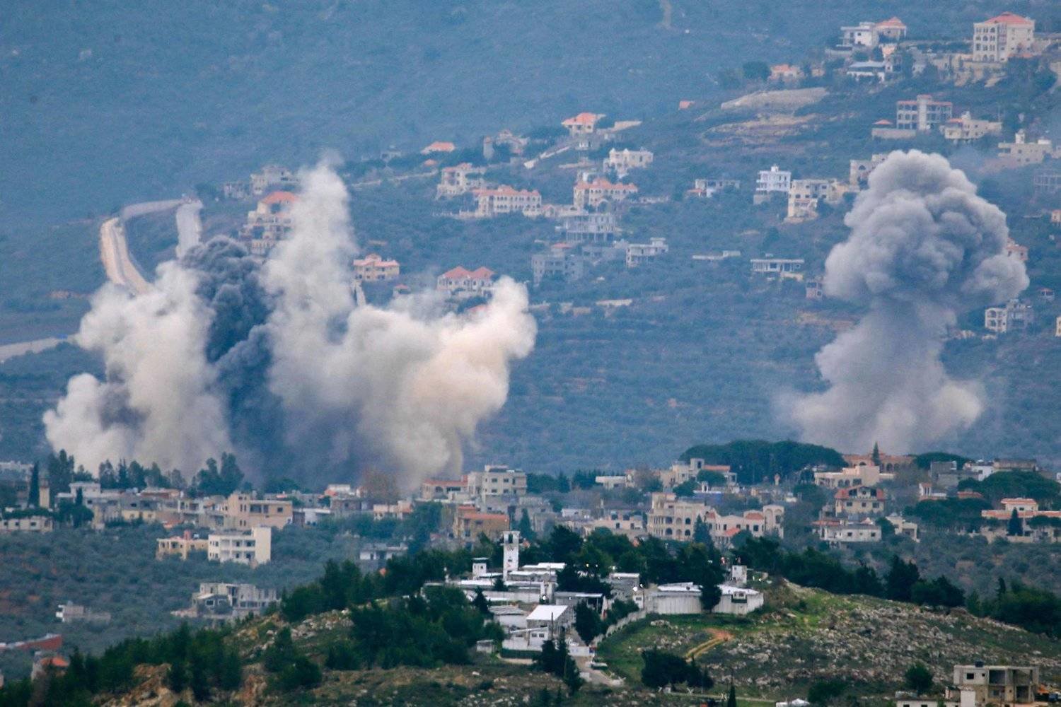 Israel bombs small villages, kills 50 in Lebanon